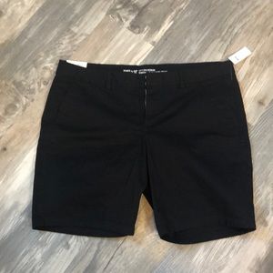 NWT Gap Black Bermuda shorts 18